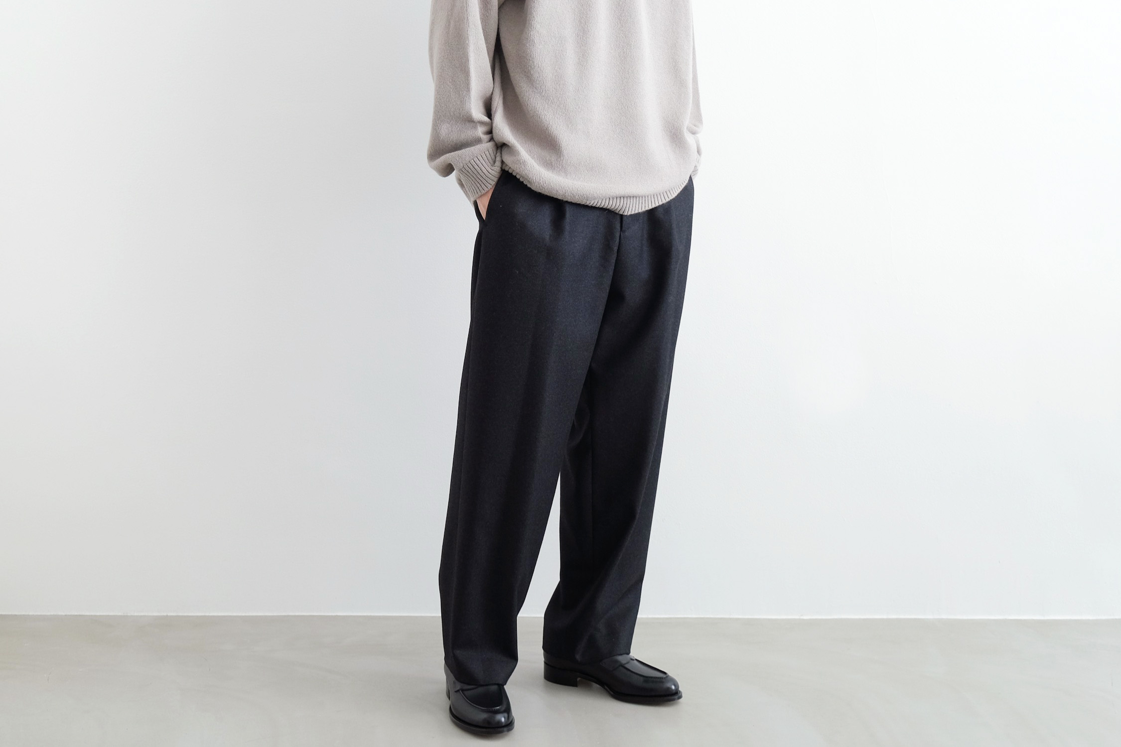 WOOL SAXONY WIDE TAPERED PANTS   WUNDER